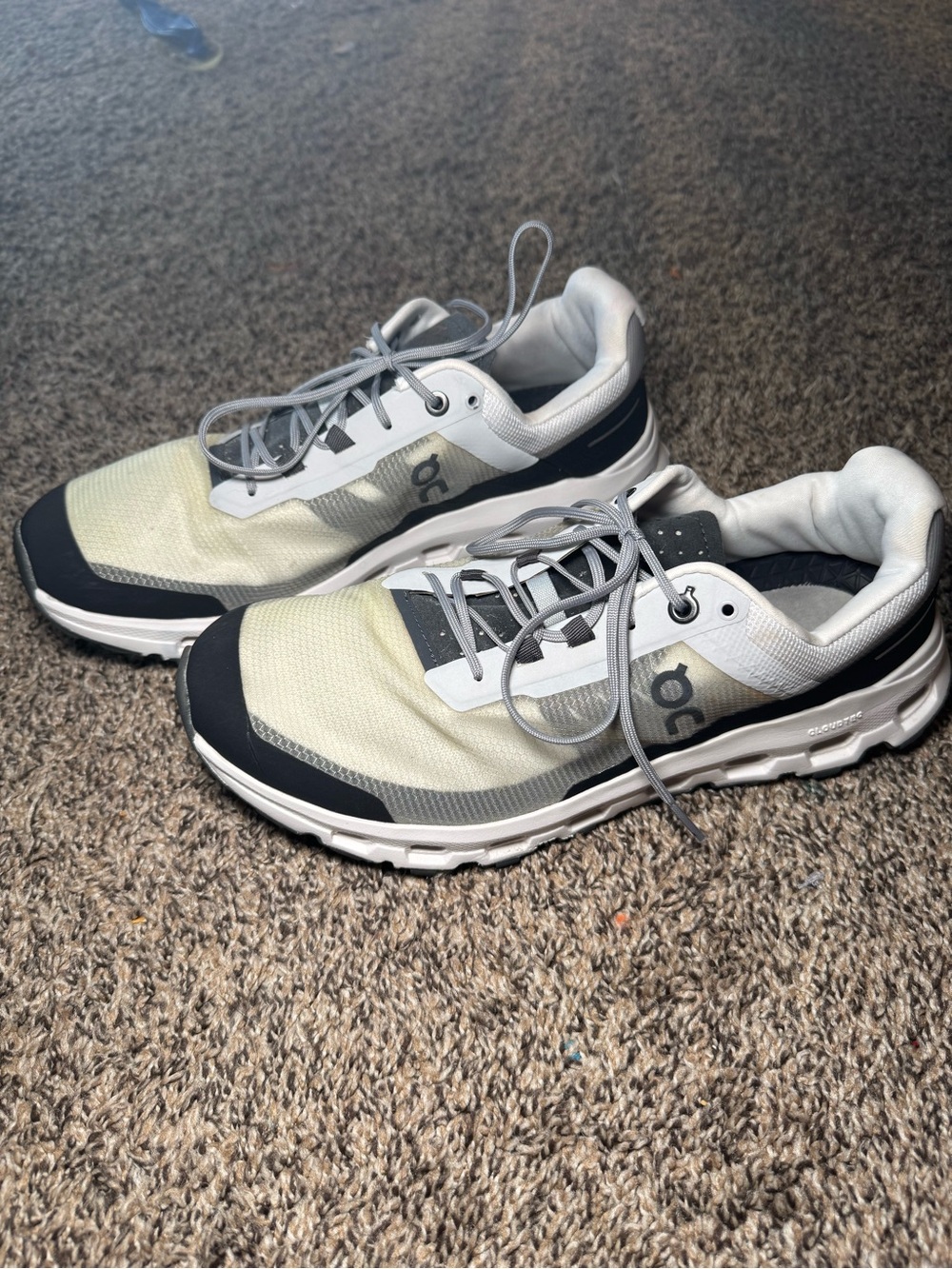 On Cloud Running Men’s Shoes